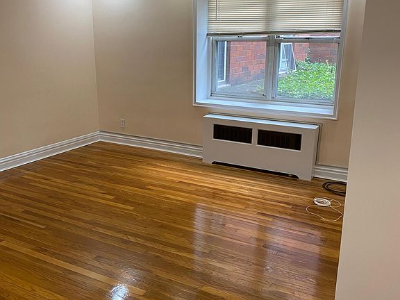 2nd image of 2340 Linwood Ave APT D