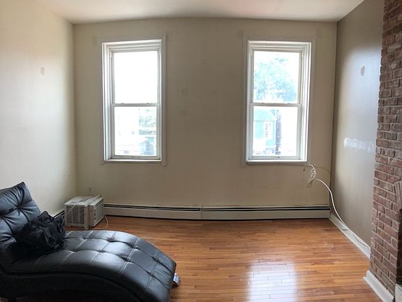 3rd image of 38 Boyd Ave