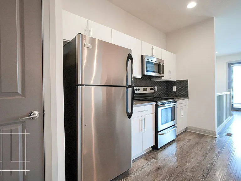 40 West — Photo 10