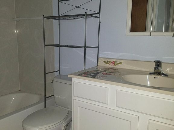 4th image of 4739 Hilton Ave #C10