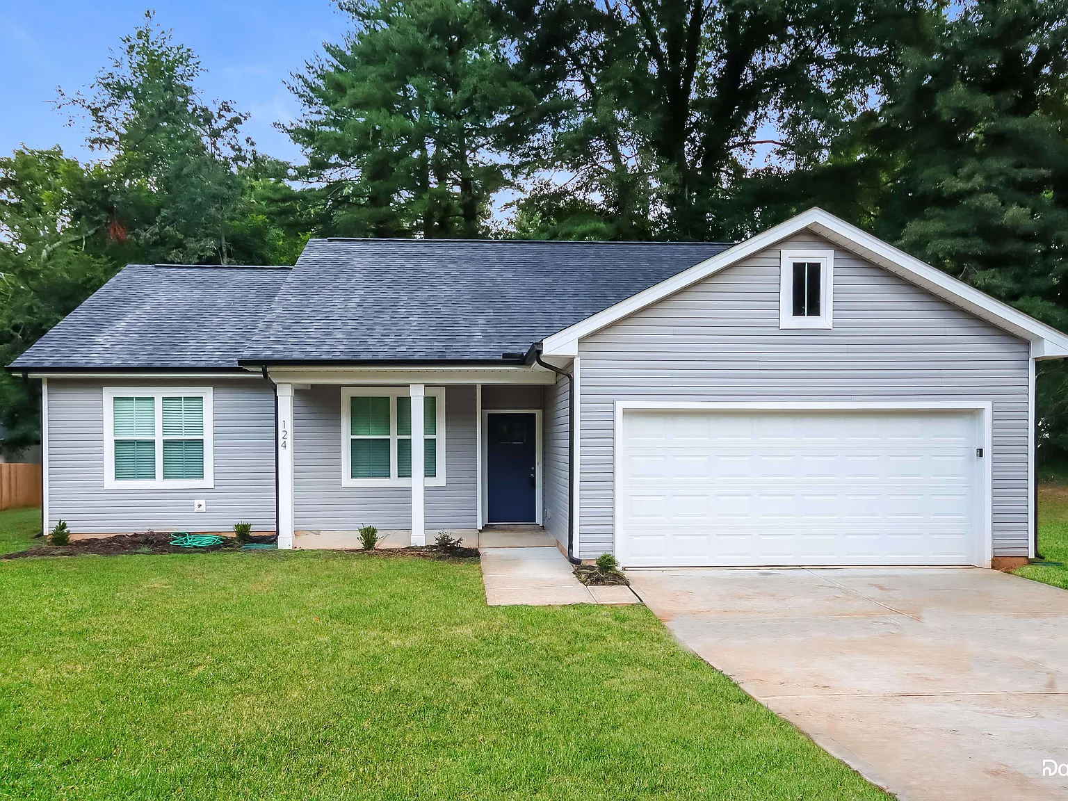 4 bed, 2.0 bath, 1450 sqft, $1,795 — Photo 1