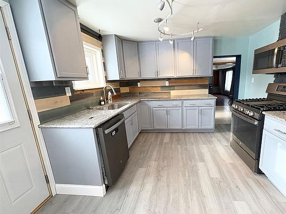 4th image of 2374 Bradford Dr