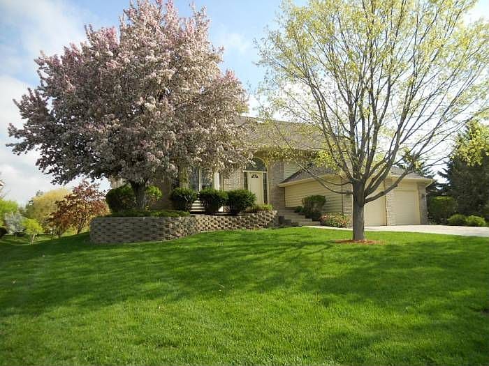 1st image of 8965 Cambridge Ct N