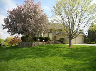 8965 Cambridge Ct N, Brooklyn Park, MN 55443