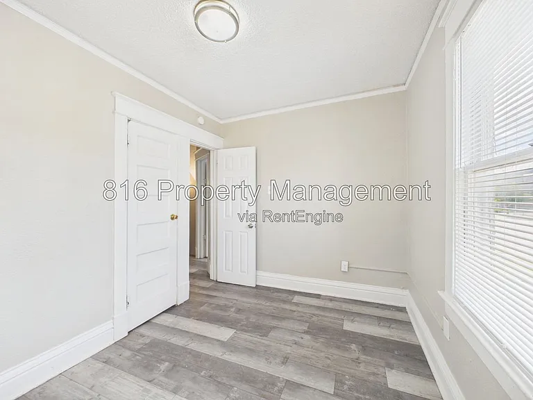 3205 E 31st St — Photo 23