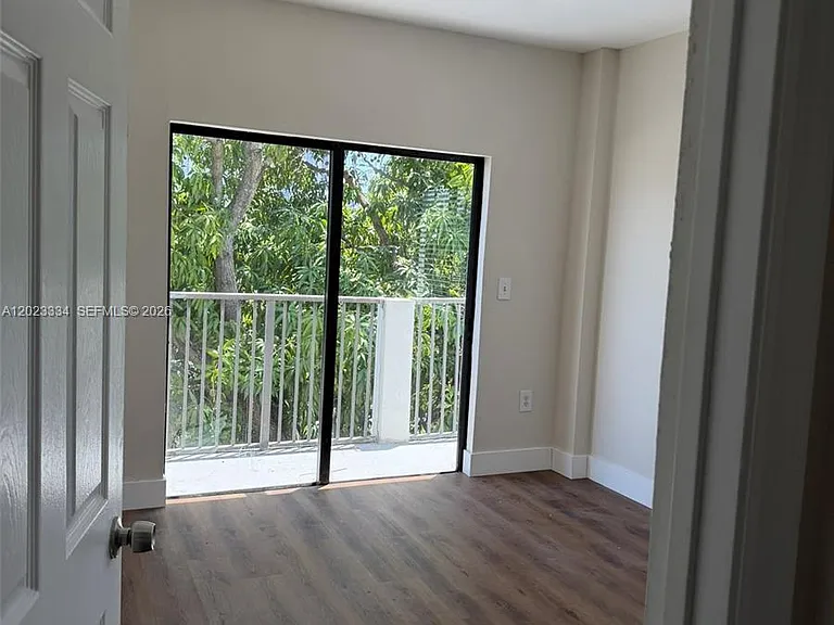 763 SW 5th St #304 — Photo 1