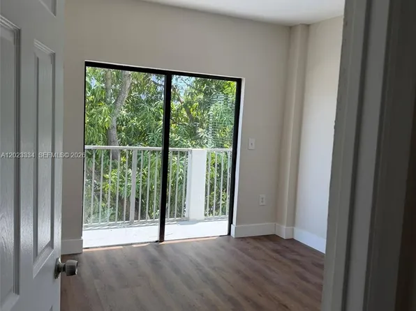 763 SW 5th St APT 304, Miami, FL 33130