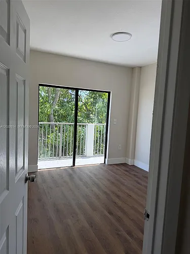763 SW 5th St #304 Photo 1