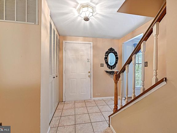 3rd image of 629 Camelot Dr