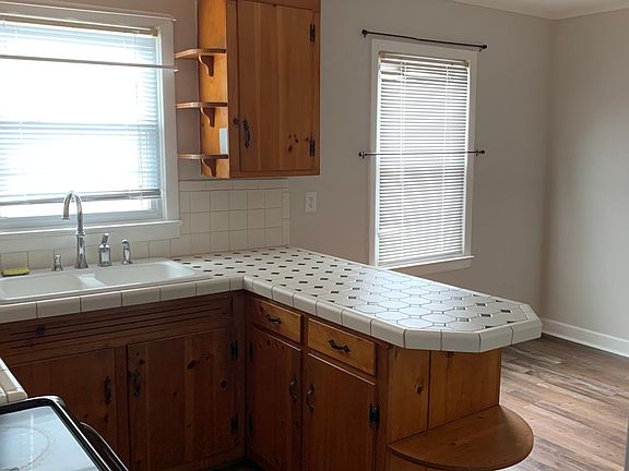 5th image of 4 Cottingham Cir