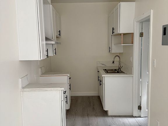 4th image of 143 S Commonwealth Ave Unit 3/4