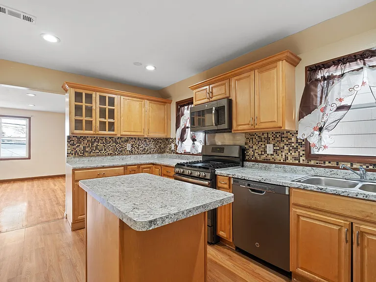 387 Cator Ave #2 — Photo 8