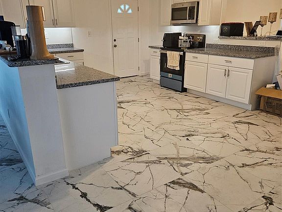 5th image of 4565 SW 35th Avenue