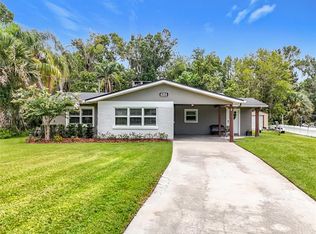 8208 Spring Dr, Yalaha, FL 34797