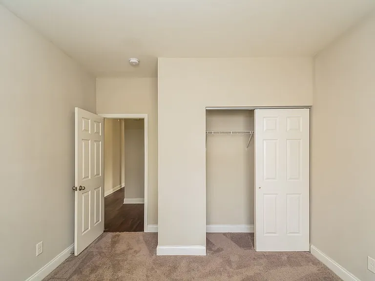 233 Norwich Dr — Photo 11