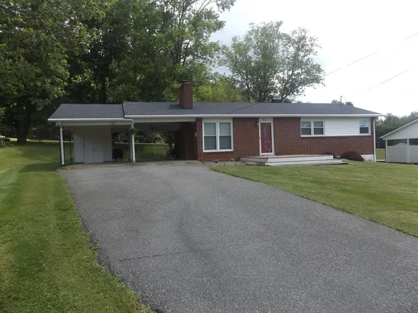 329 Hill St, Hillsville, VA 24343