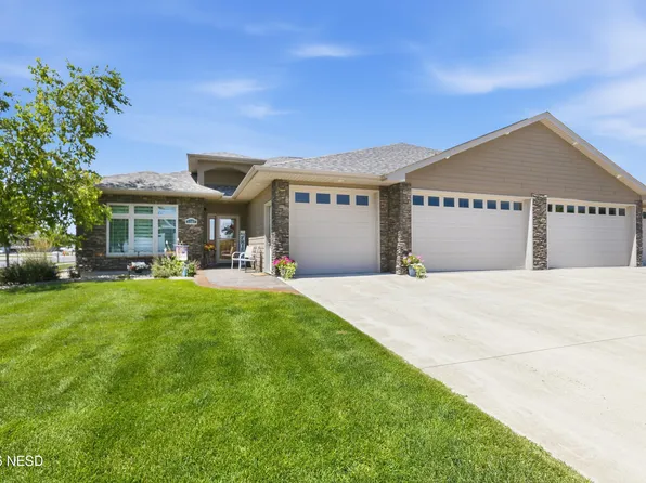1357 27th St NE, Watertown, SD 57201