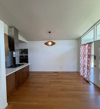 2nd image of 4924 Bayside Dr