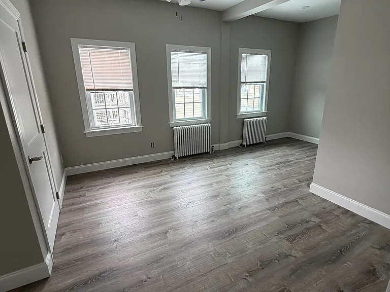16 Magnolia Ave #11 — Photo 2