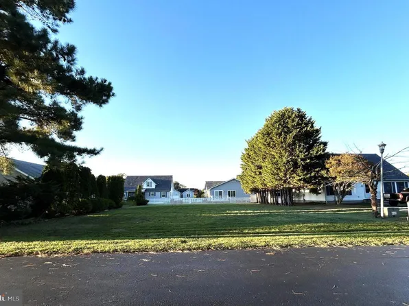 1 Hemlock St, Ocean View, DE 19970