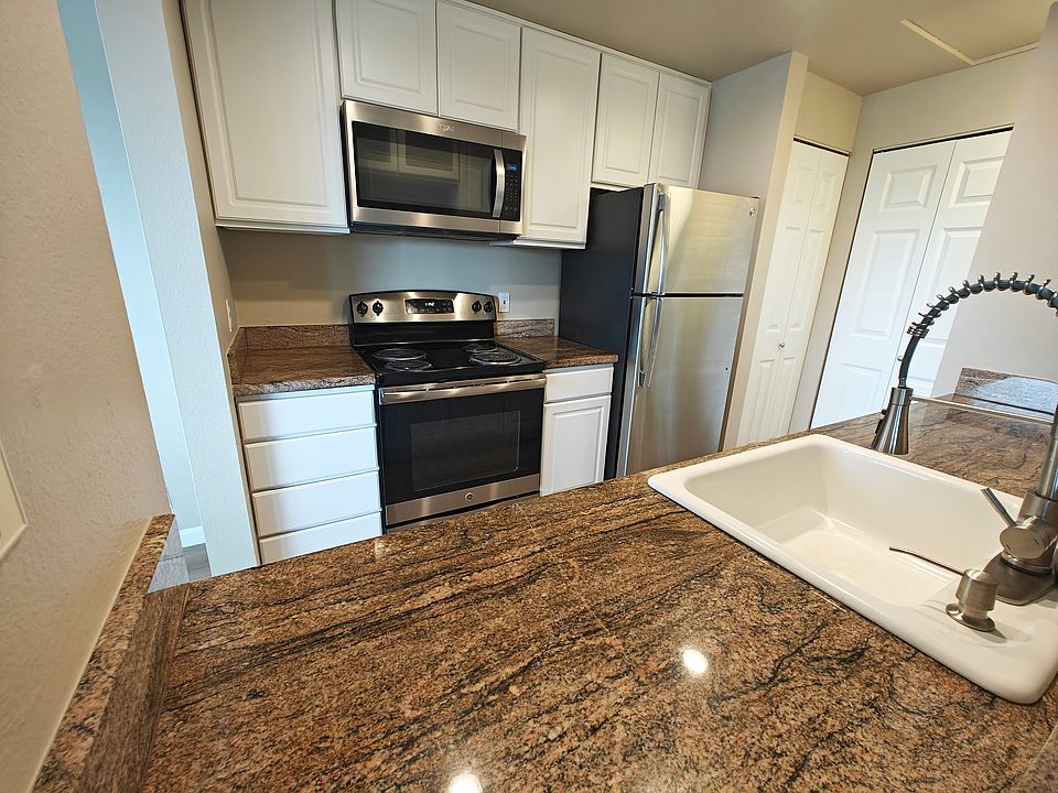 1st image of 6007 Lakeview Dr
