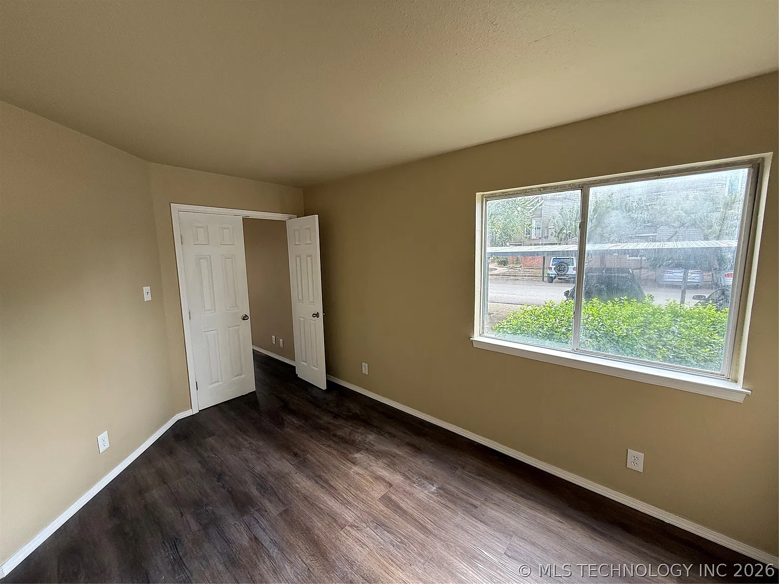 1 bed, 1.0 bath, 562 sqft, $950 — Photo 2