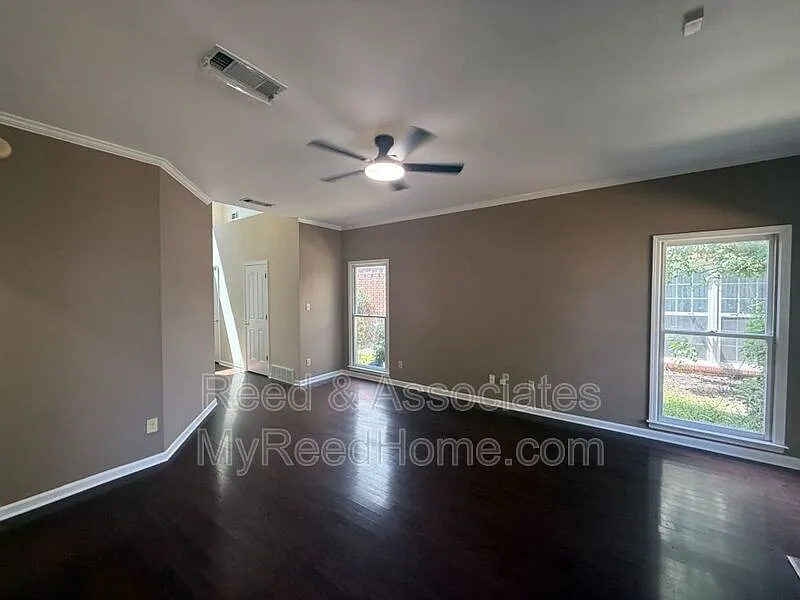 3 bed, 2.5 bath, 1890 sqft, $2,595 — Photo 3