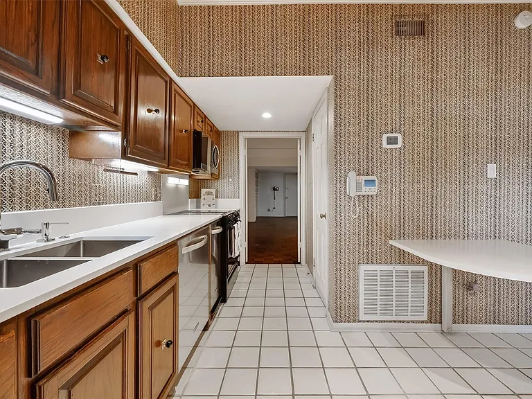 5338 Brownway St #B19 — Photo 23