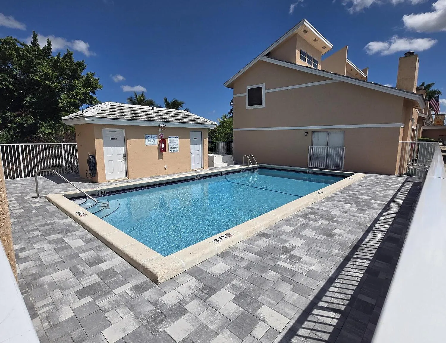 2 bed, 2.0 bath, 1213 sqft, $2,300 — Photo 2