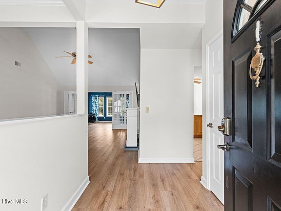5th image of 4 Pinebark Court