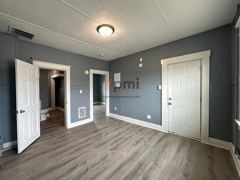 416 E 9th St #2 — Photo 20