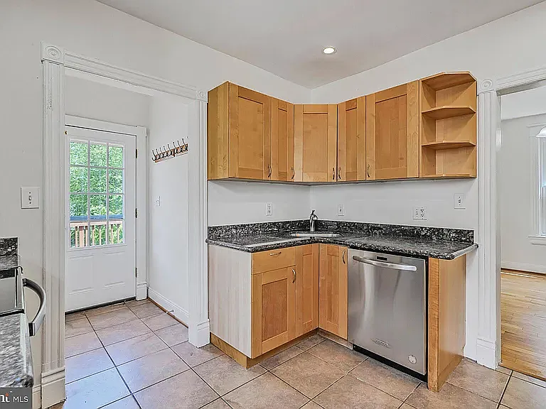 1704 Kearny St NE — Photo 10