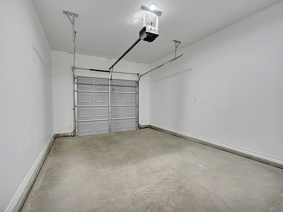 4th image of 204 Old Course Rd