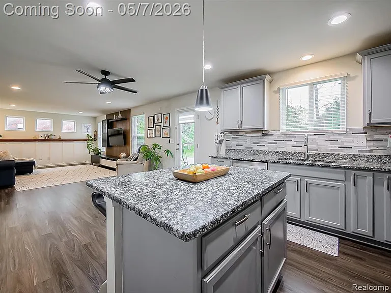 8640 Quincy Dr — Photo 8