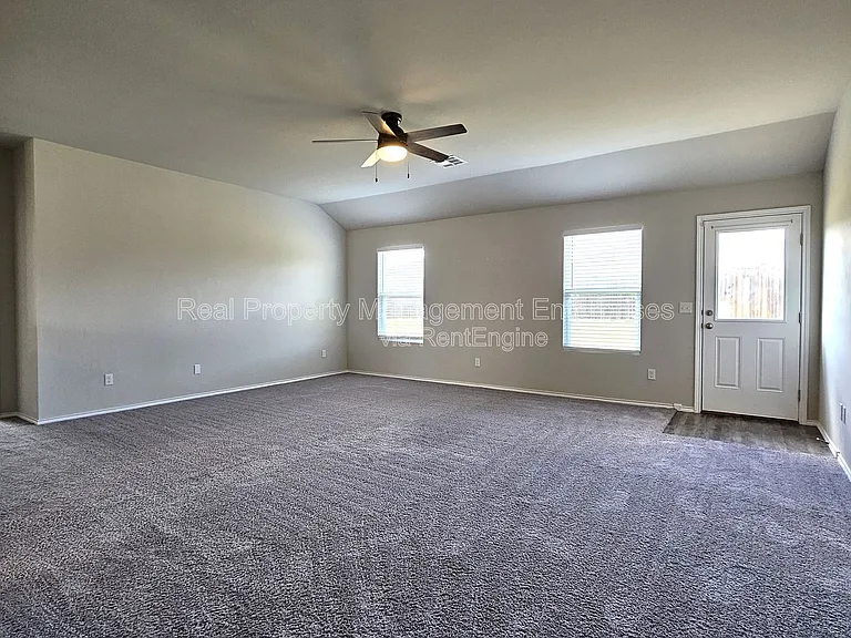 319 Waterside Dr — Photo 3