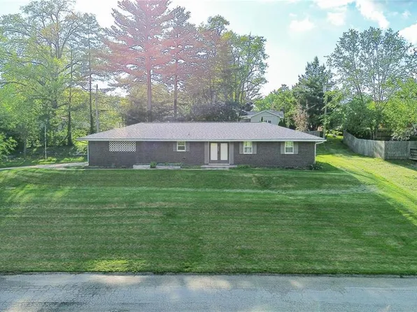 4900 Eiffel Dr, Godfrey, IL 62035