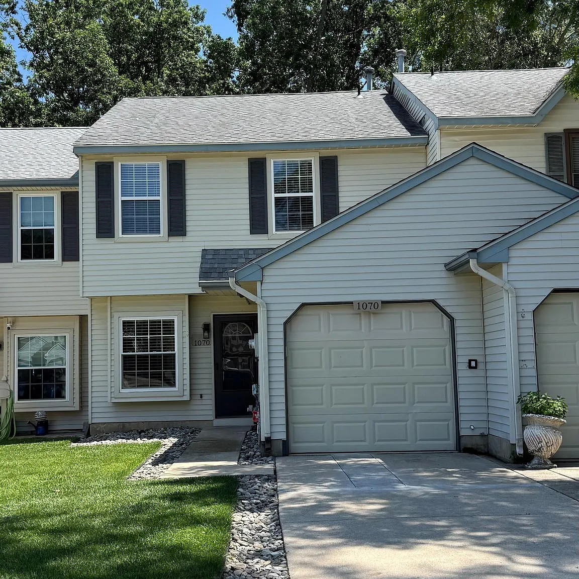 2 bed, 1.5 bath, 1314 sqft, $2,600 — Photo 2