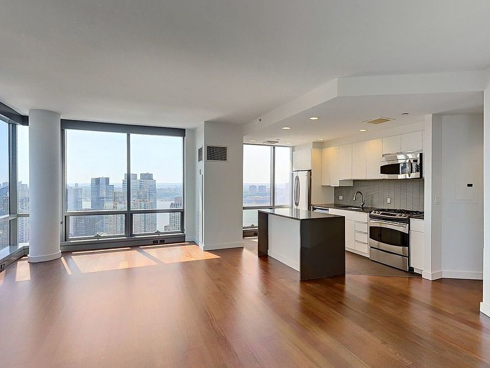 1st image of 200 W 67th St APT 37B