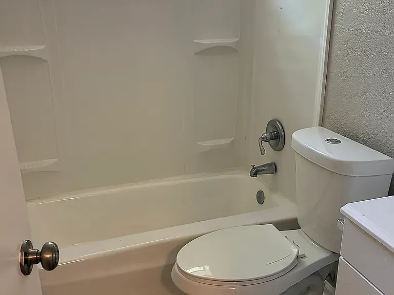 116 E Holston Ln #116 — Photo 5