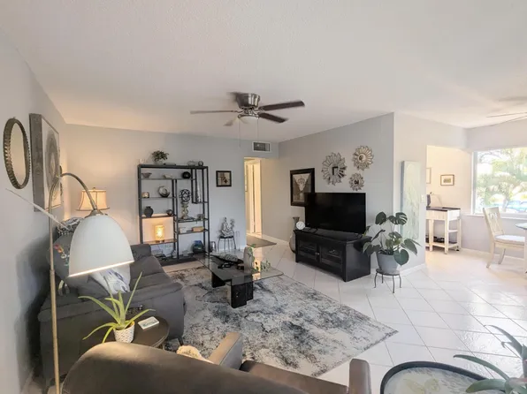 100 E Kingswood E, West Palm Beach, FL 33417