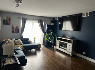 8232 Niles Center Rd APT 308, Skokie, IL 60077