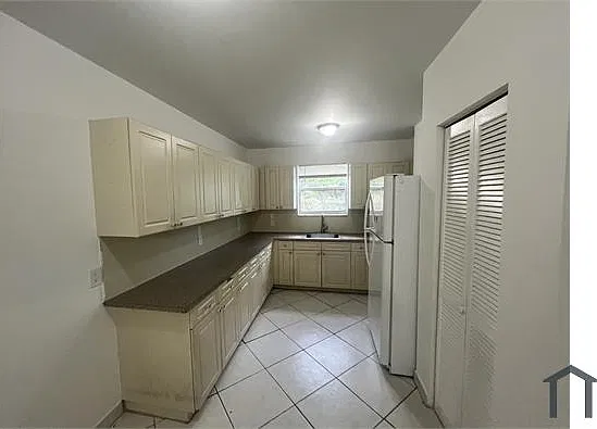 181 NW 47th Ave — Photo 1