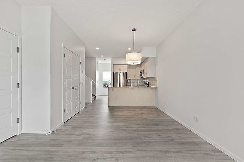 Edmonton Apartment for rent - 3 Bedrooms — photo 4