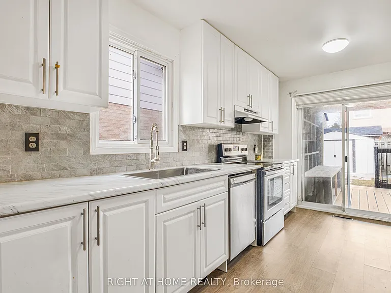39 Martindale Cres — Photo 8