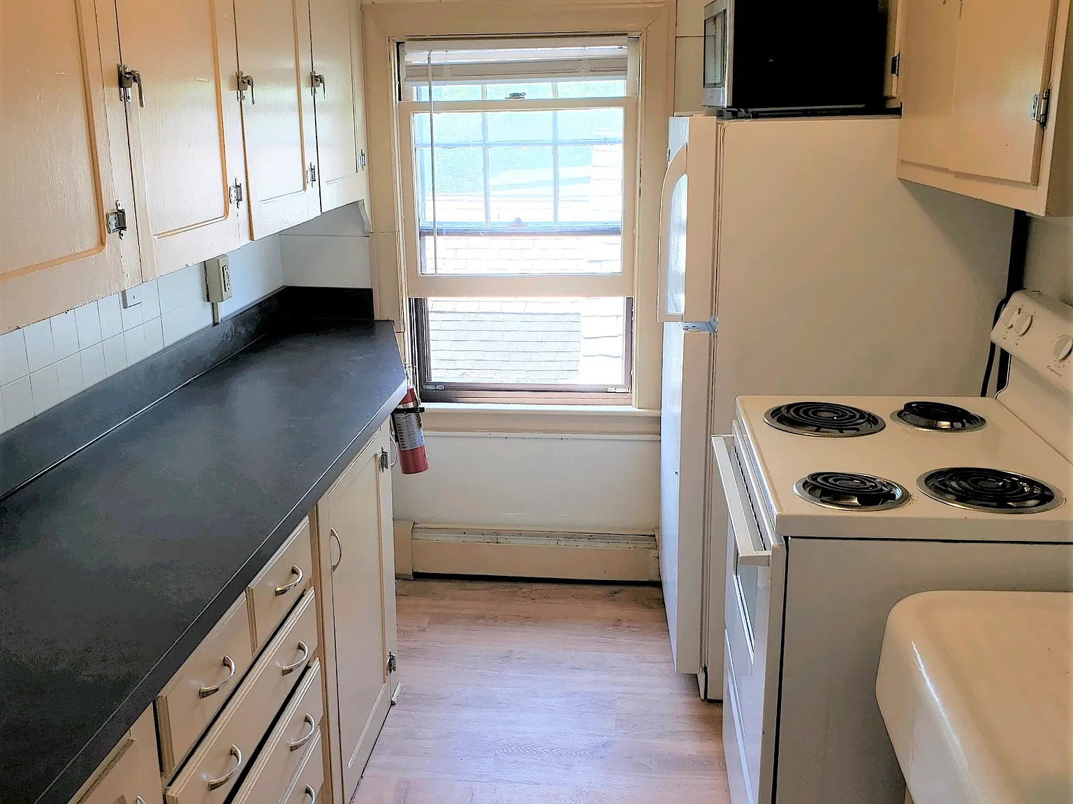 3 bed, $2,550 — Photo 2