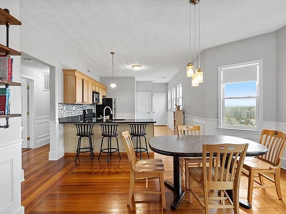 4th image of 60 Florence Ave #B