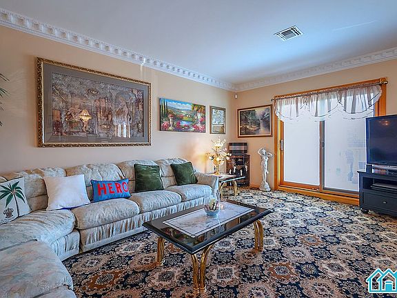 4th image of 575 Pendale St