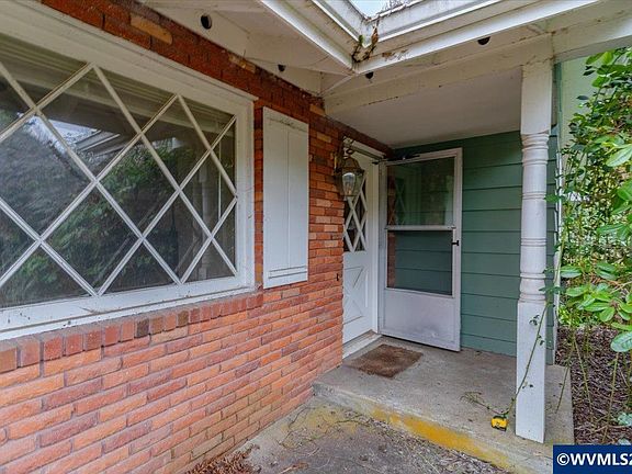 4th image of 112 NE Green Ct