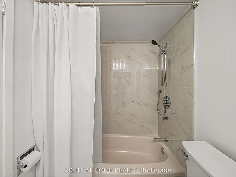 360 Bloor St E #411 — Photo 18