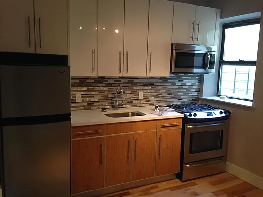 Rented by Manhattan Management LLC | media 17